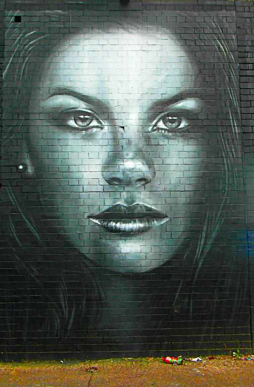 street art de Christina Angelina à Bethnal Green à Londres